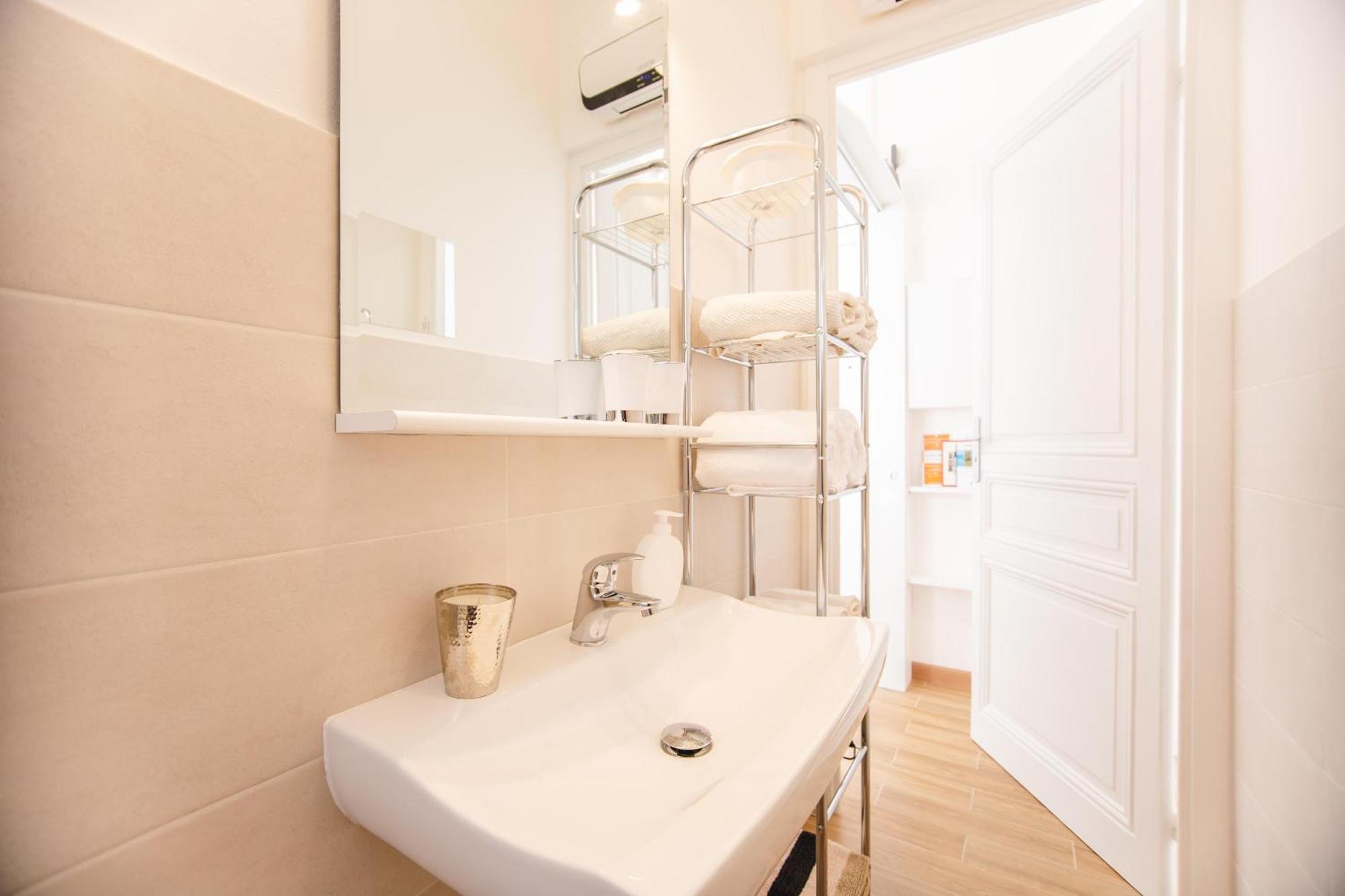 Cuore Di Sanremo Apartment And Free Parking Екстериор снимка
